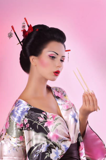 Женщина в японском кимоно
 - Фото, изображение
