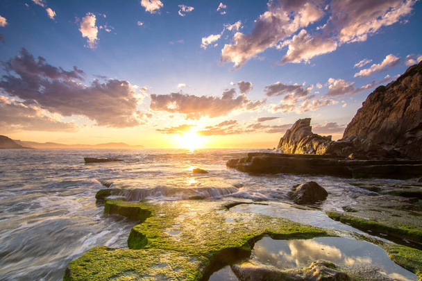 increíble paisaje de puesta de sol en barrika playa - Foto, imagen