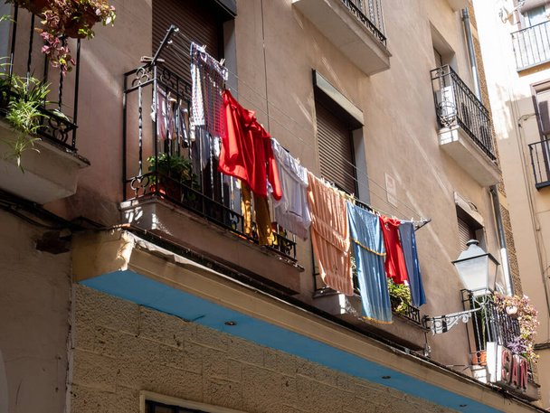 MADRID, SPAIN - NOVEMBER 28, 2016: View of Clothes drying on the facade of houses. - Fotografie, Obrázek