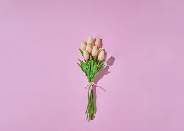 Bouquet of pink tulips flowers on a pink background Concept international women day and mothers day for Copy space flat lay - Foto, afbeelding