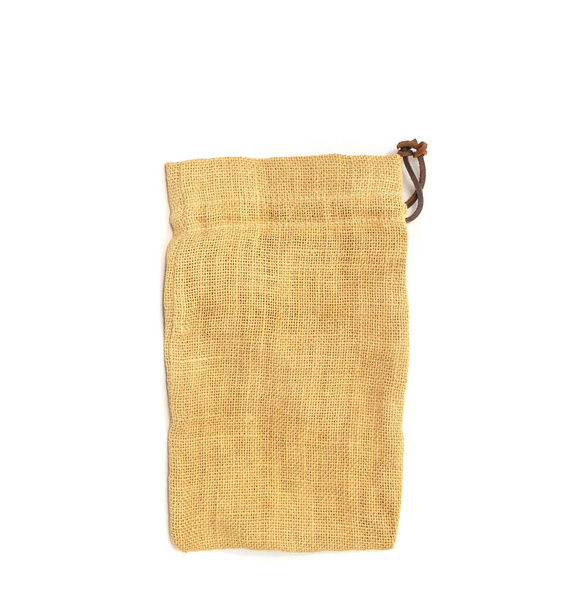 Bolsa de saco de arpillera vacía aislada sobre fondo blanco - Foto, Imagen