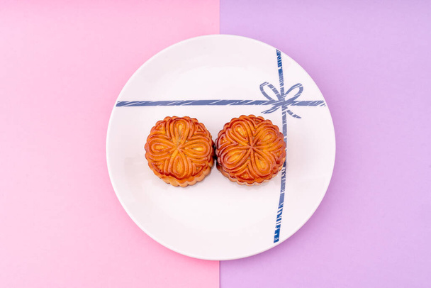 Les mooncakes sont consommés lors de la fête de la mi-automne, une fête traditionnelle chinoise   - Photo, image