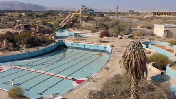 Κλειστό εγκαταλελειμμένο υδάτινο πάρκο Αεροφωτογραφία, Νεκρή θάλασσα, Israelapocalyptic Vision From Israel Closeed for 20 years water park, Drone view  - Πλάνα, βίντεο