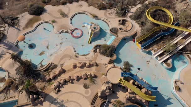 Uzavřený Opuštěný aquapark Letecký pohled, Mrtvé moře, Izraelapokalyptická vize z Izraele Closeed pro 20 let aquaparku, Drone view  - Záběry, video