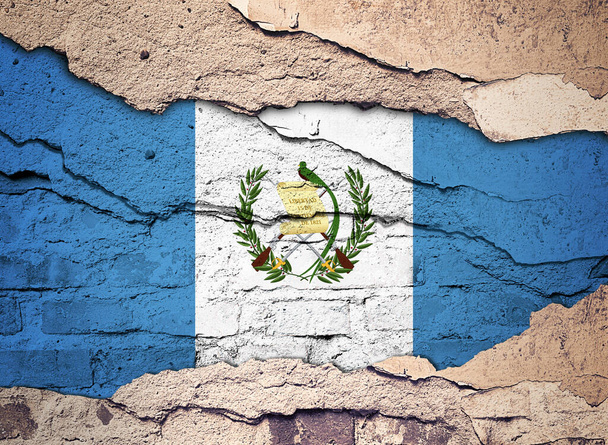 グアテマラの国旗は古い壁の背景に描かれている。3Dイラスト  - 写真・画像