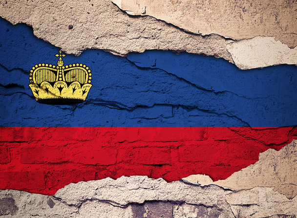 Bandera de Liechtenstein pintada sobre un antiguo fondo de pared. Ilustración 3D  - Foto, Imagen