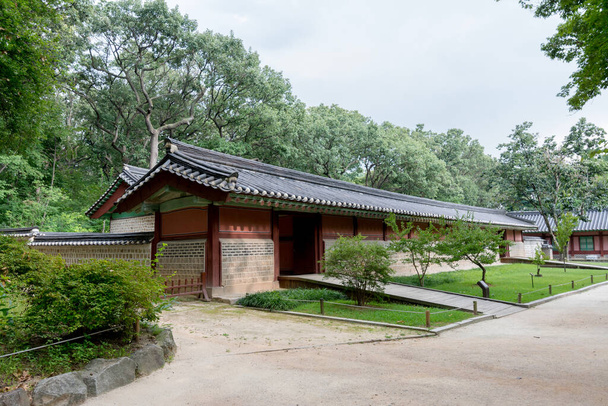 Casa tradicional coreana - Santuario imperial (Jongmyo) de la dinastía Chosun de Corea - Foto, Imagen