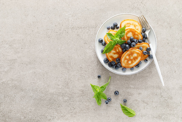 Fritters, pancakes with fresh blueberry - Fotoğraf, Görsel