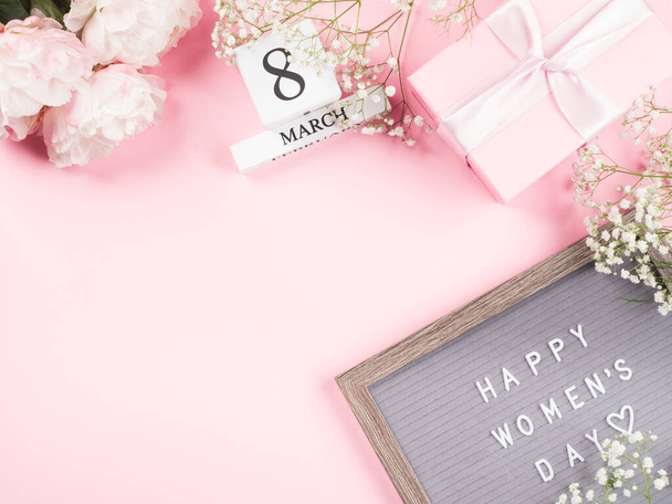Happy womens day greetings on letter board - Foto, imagen