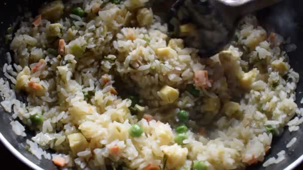Παρασκεύασμα καντονέζικου ρυζιού - Πλάνα, βίντεο