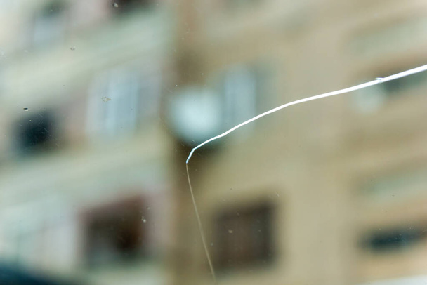 egy repedt ablak bezárása - Fotó, kép