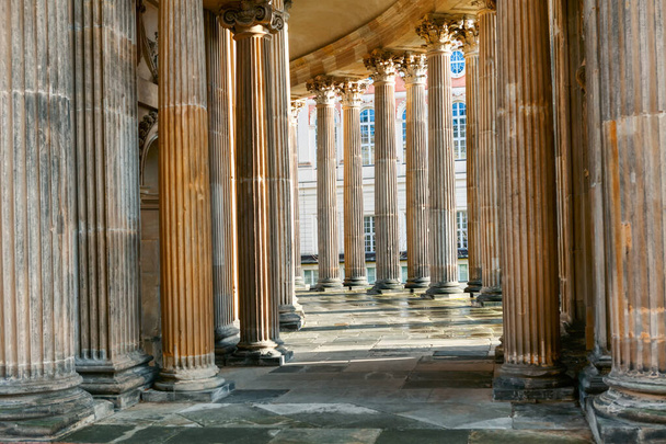 Columna corintia. Antigua Grecia y clasificada como una de las Órdenes Clásicas de Arquitectura - Foto, imagen