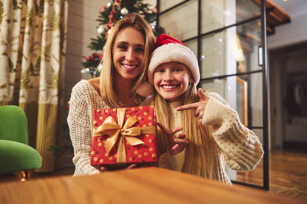 Merry Christmas of happy woman with daughter at home - Photo, Image