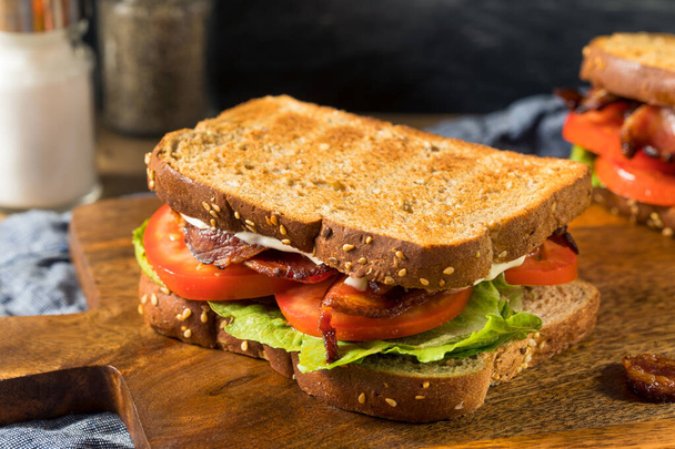 Homemade Bacon BLT Sandwich with Lettuce and Tomato - 写真・画像