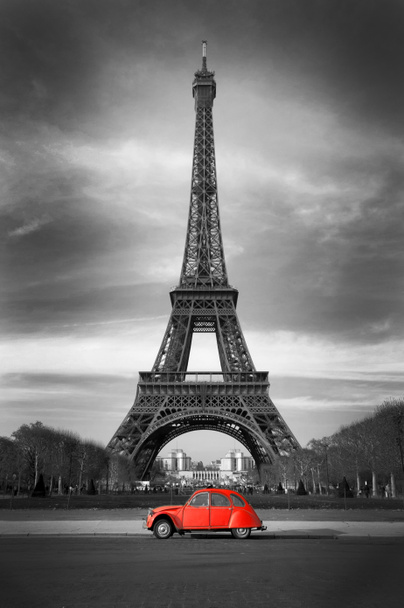 Eiffel Tower ja vanha punainen auto Pariisi
 - Valokuva, kuva