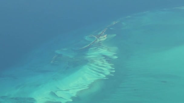 Bahamalar 'daki ıssız adaların hava görüntüleri. Gerçek yüksek irtifa görüntüsü. - Video, Çekim