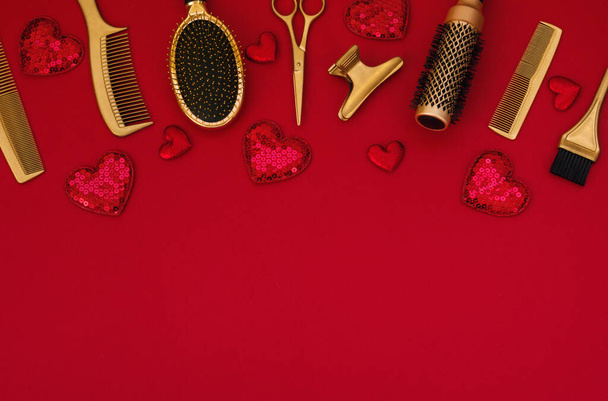 Valentinstag Vorlage mit Friseur-Tools und Herzen. - Foto, Bild