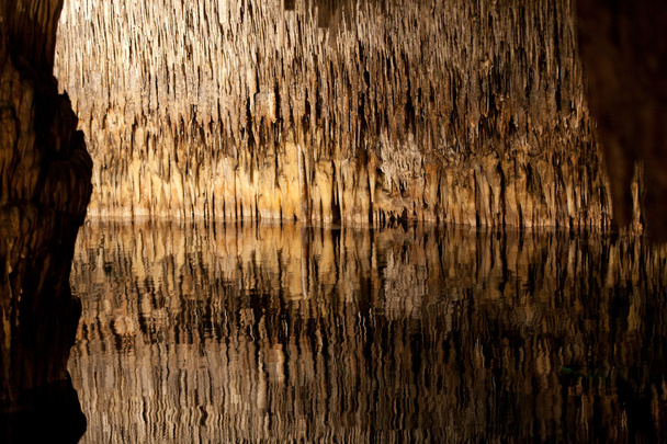 Grottes de Drach avec de nombreuses stalagmites et stalactites. Majorque, Espagne - Photo, image