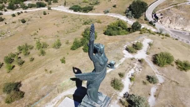Αεροφωτογραφία του γνωστού Κολοσσιαίου Μνημείου Μητέρα Αρμενία στο Γκιούμρι - Πλάνα, βίντεο