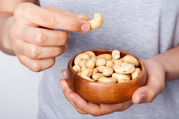 Woman's in hand cashew in a bowls.Healthy food and snack. - Foto, immagini