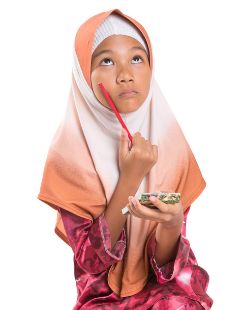 Jeune fille musulmane avec bloc-notes
 - Photo, image