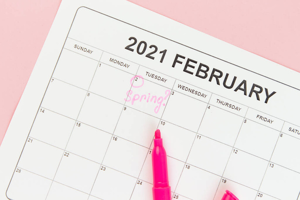 Groundhog Day concept. The word Spring is written on the calendar on the date 02 February. Pink background. Flat lay. - Fotó, kép