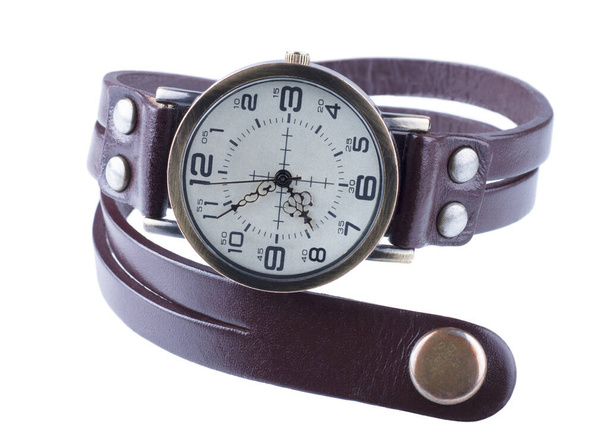 Relógios com pulseira de couro, isolado em um fundo branco - Foto, Imagem