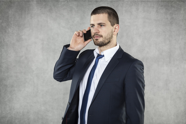 serious businessman talking on the phone - Фото, зображення