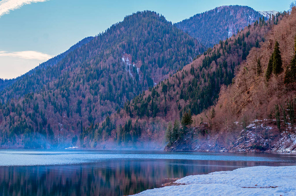 Mountain lake on the background of mountains and blue sky - Zdjęcie, obraz