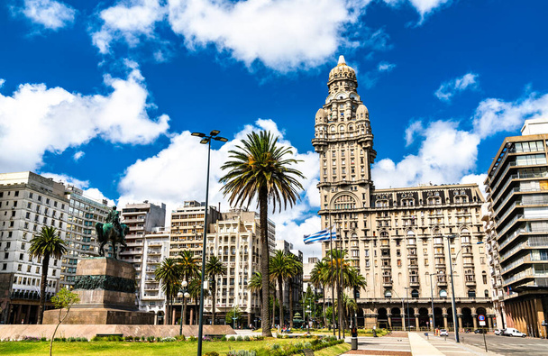 Salvo Palace, um marco de Montevidéu no Uruguai - Foto, Imagem