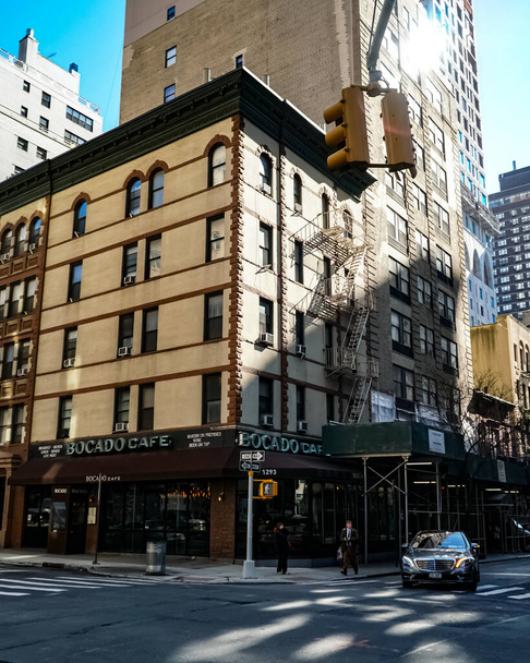 New York City Manhattan street panorama with yellow New York City taxi cabs on the street. Manhattan, New York. - Foto, Imagem