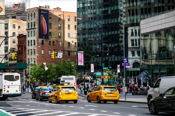 Nueva York Manhattan Street Panorama con taxis amarillos de Nueva York en las calles. Manhattan, Nueva York. - Foto, Imagen