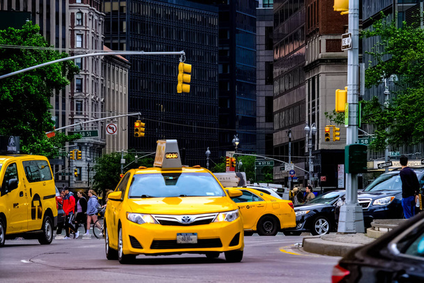 Панорама Манхэттена с желтыми такси. Манхэттен. - Фото, изображение