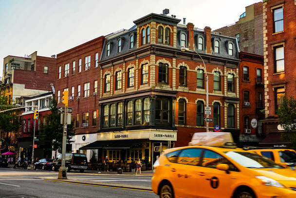 New York City SoHo neighborhood street panorama with yellow New York City taxi cabs on the streets. Manhattan, New York. - Фото, зображення