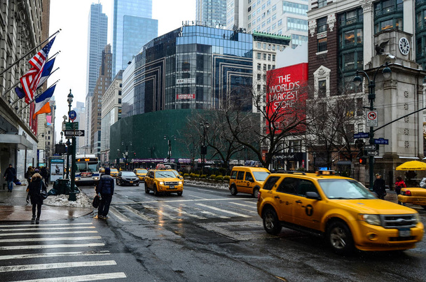 New York City Manhattan street panorama with yellow New York City taxi cabs on the streets. Manhattan, New York. - Фото, зображення
