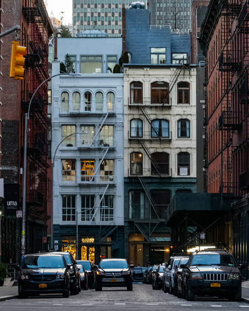 SoHo neighborhood in New York City Manhattan with yellow New York City taxi cabs on the streets. Manhattan, New York. - Foto, Imagem