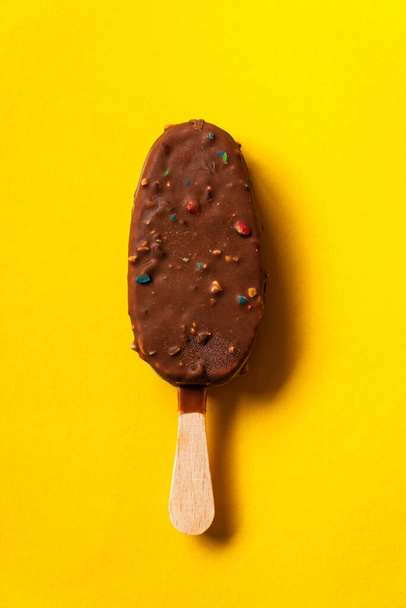 chocolate ice cream on the yellow background - Foto, Imagem