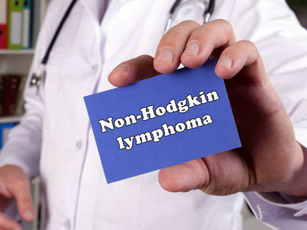 Ιατρική έννοια για Non-Hodgkin λέμφωμα με την υπογραφή στο κομμάτι του χαρτιού - Φωτογραφία, εικόνα