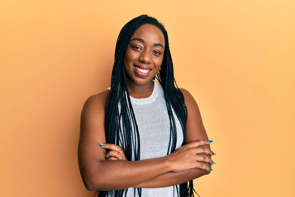 Young african american woman wearing casual clothes happy face smiling with crossed arms looking at the camera. positive person.  - Foto, afbeelding