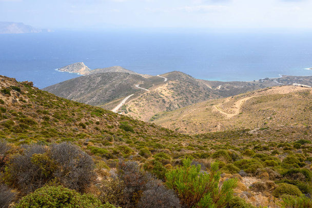 Το γραφικό τοπίο της Ίου στα βόρεια του νησιού. Κυκλάδες, Ελλάδα - Φωτογραφία, εικόνα
