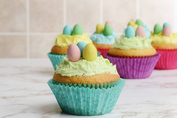 closeup easter cupcake with green frosting and eggs - Фото, зображення