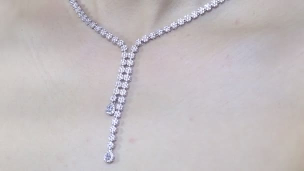 Collar de oro blanco con diamantes - Metraje, vídeo