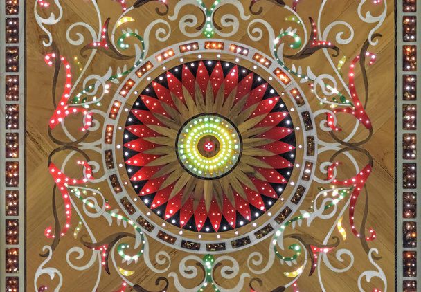 Панель с светодиодами и цветочными орнаментами в восточном стиле. - Фото, изображение