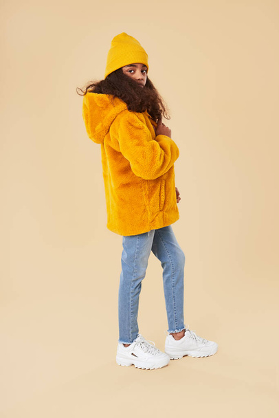 Stylish hipster girl in warm winter outfit - Valokuva, kuva
