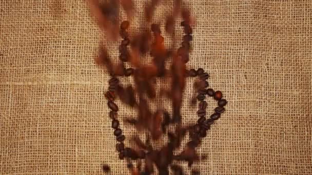 Pörkölt kávébab kávéscsésze logó formájában. - Felvétel, videó