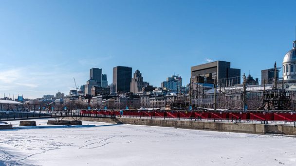 モントリオール旧港を散策 - 写真・画像