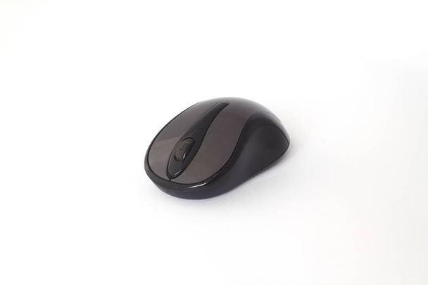 Bezdrátová počítačová myš izolovaná na bílém pozadí. - Fotografie, Obrázek
