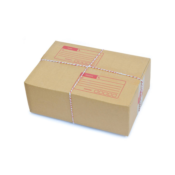 kartonový balíček balík izolovaný na bílém s pracovní cestou - Fotografie, Obrázek