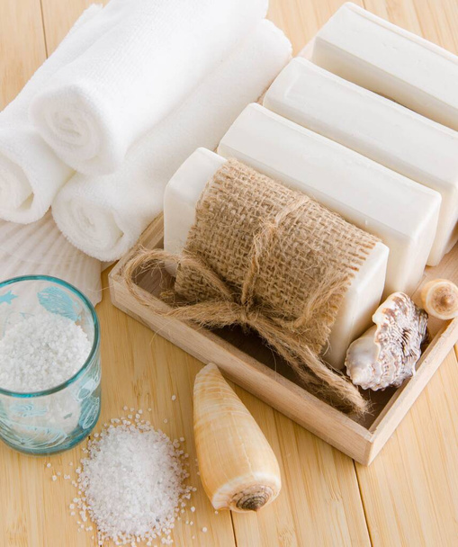 Концепция здорового образа жизни с ароматическим мылом - Фото, изображение