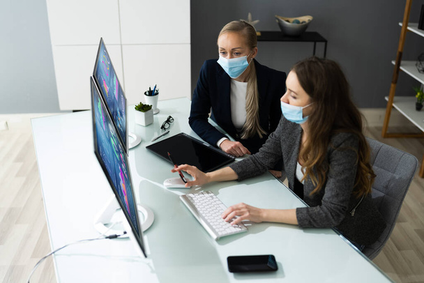 Financial Data Analysts In Office With Face Masks - Foto, Imagen